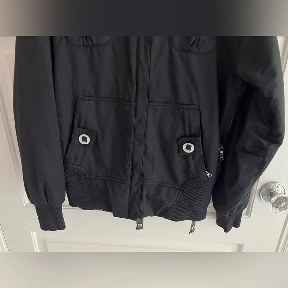 686 Mannual Women’s Insulated Snowboarding Jacket in Black - Picture 3 of 12